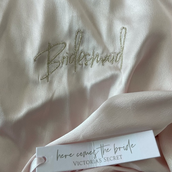 Flounce Satin Robe - Faint Pink W/"Bridesmaid" - Picture 5 of 8